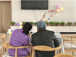 當(dāng)你老到忘了世界，我該拿什么來愛你